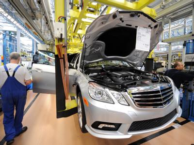 Daimler-Produktion in Sindelfingen. Vor allem die wichtige Autobranche schwächelt noch. Produktion im Daimler-Werk in Sindelfingen