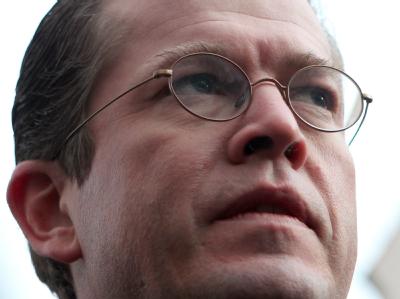 Bundesverteidigungsminister Karl-Theodor zu Guttenberg steht wegen des Angriffs von Kundus unter Druck. zu Guttenberg