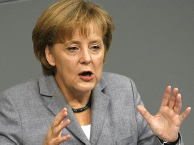 Kanzlerin Merkel (CDU) spricht im Deutschen Bundestag in Berlin. Bundestag