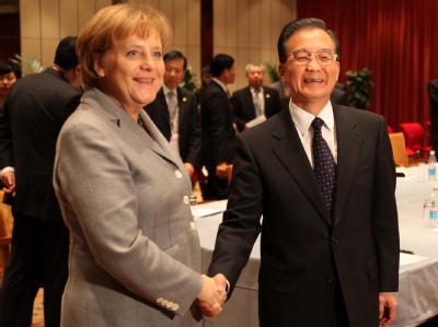 Bundeskanzlerin Merkel spricht am Rande der UN-Klimakonferenz mit Chinas Ministerpräsident Wen Jiabao. Merkel und Wen Jiabao