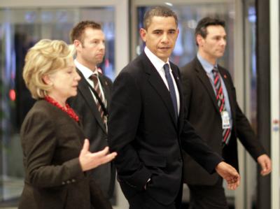 US-Präsident Barack Obama und seine Außenministerin Hillary Clinton nach einem der zahlreichen Gespräche in Kopenhagen. Obama und Clinton