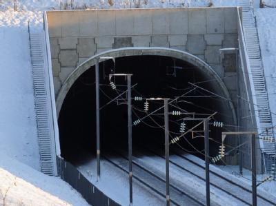 Im Eurotunnel unter dem Ärmelkanal ist kein Verkehr möglich. Stillstand vorm Eurotunnel