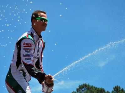 Michael Schumacher feiert im November den Sieg des 5. International Challenge of Stars in Brasilien. Gewinner