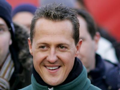 Michael Schumacher zeigt sich während des Winterpokals vom Kart-Clubs Kerpen gutgelaunt. Rekord-Champion