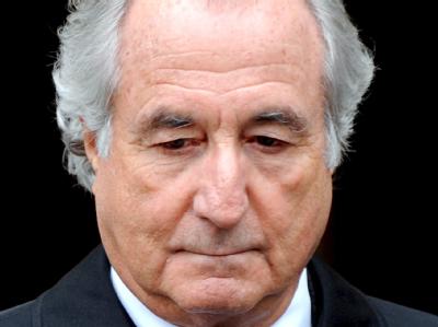 Aktienbroker Madoff brachte tausende Anleger um Milliarden. Er wurde im Alter von 71 Jahren zur Höchststrafe verurteilt. Bernard Madoff