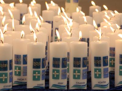 Mit einem zentralen Gottesdienst in der Düsseldorfer Johanneskirche gedachten Angehörige der Opfer und Überlebende des Tsunami vor fünf Jahren. Zentraler Gedenkgottesdienst