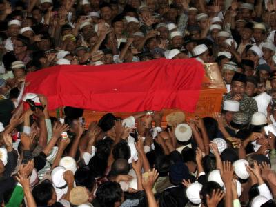 In Indonesien ist der frühere Präsident Abdurrahman Wahid zu Grabe getragen worden. Beisetzung