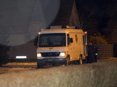 Polizei vor Westergaards Haus. Ein Mann aus Somalia drang dort ein und bedrohte den Karikaturisten. Polizei