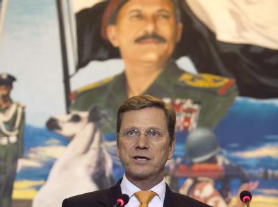Bundesaußenminister Guido Westerwelle nach seinem Gespräch mit dem jemenitischen Präsidenten. Westerwelle im Jemen