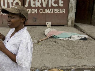 Ein Toter in einer Straße von Port-au-Prince. Todesopfer