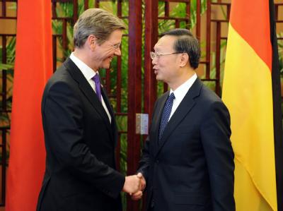 Außenminister Guido Westerwelle und sein chinesischer Amtskollege Yang Jiechi in Peking. Westerwelle in China