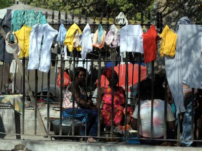 Überlebende in einer Zeltstadt in Port-au-Prince: Der Verlust von Sicherheit kann zu schweren Traumatisierungen führen. Obdachlos in Port-au-Prince