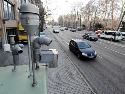 Messstation der Landesanstalt für Umwelt- Messungen und Naturschutz am Neckartor in Stuttgart. Feinstaub-Messstation