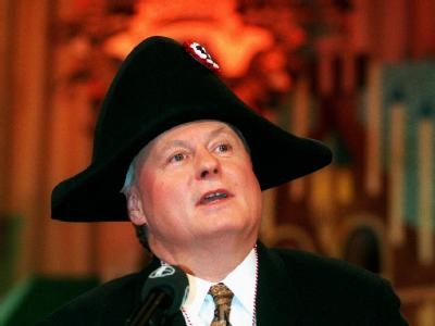 Oskar Lafontaine (SPD) tritt 1996 während der Prunksitzung der Saarbrücker Karnevalsgesellschaft als Oskar Lafontaine