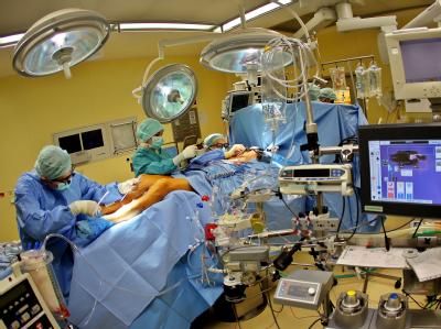 Mit der DAK hat erstmals eine große gesetzliche Krankenkasse Zusatzbeiträge für ihre Versicherten angekündigt. Krankenkassen wollen Zusatzbeiträge erheben