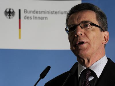 Innenminister de Maizière hat in der Frage eines begrenzten Bundeswehreinsatzes im Inneren einen Kurswechsel vollzogen. de Maiziere