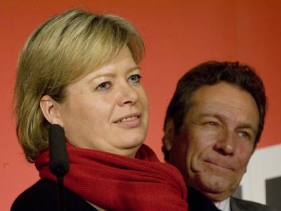 Zufrieden mit dem Wahlergebnis in NRW: Klaus Ernst und Gesine Lötzsch sollen Oskar Lafontaine und Lothar Bisky an der Parteispitze der Linken ablösen. Lötzsch und Ernst
