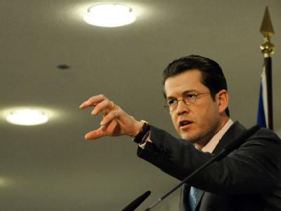 Bundesverteidigungsminister Karl-Theodor zu Guttenberg soll dem Kundus-Untersuchungsausschuss Rede und Antwort stehen. Guttenberg