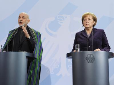 Der afghanische Präsident Hamid Karsai und Bundeskanzlerin Angela Merkel im Bundeskanzleramt. Karsai und Merkel