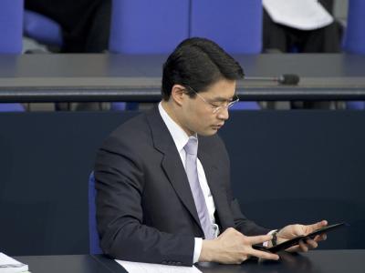 Auf der Suche nach den fehlenden Milliarden? Gesundheitsminister Philipp Rösler (FDP) im Bundestag. Gesundheitsminister Rösler