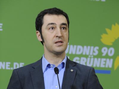 Grünen-Chef Özdemir hat umfassende Bedingungen für ein mögliches schwarz-grünes Bündnis in Nordrhein-Westfalen gestellt. Cem Özdemir