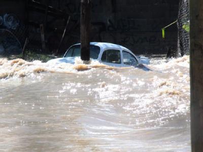 Mindestens 30 Menschen haben durch die schweren Regenfälle ihr Leben verloren. Hochwasser in Mexiko