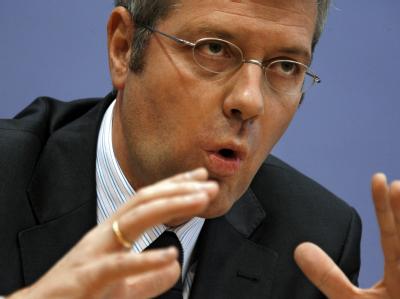 In Union und FDP regt sich Kritik am Atomkurs von Umweltminister Norbert Röttgen (CDU). Norbert Röttgen