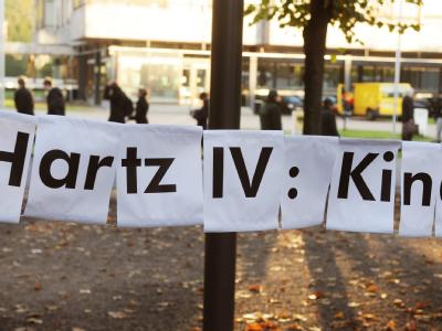 Transparent zu den Hartz-IV-Sätzen für Kinder (Archivbild): CSU und FDP haben grundsätzlich verschiedene Vorstellungen davon, welche Konsequenzen aus dem jüngsten Karlsruher Urteil gezogen werden sollen. Hartz-IV-Urteil
