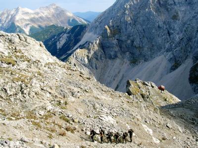 Gebirgsjäger aus dem Standort Mittenwald im Karwendel-Dammkaraufstieg. Gebirgsjäger