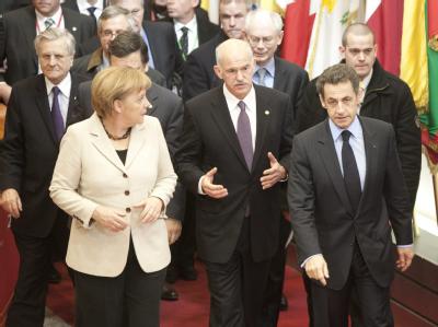 Kanzlerin Merkel, Griechenlands Premier Papandreou und Frankreichs Präsident Sarkozy beim EU-Sondergipfel (v.l.n.r.). Sondergipfel der EU-Staats- und Regierungschefs