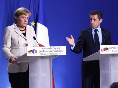 Bundeskanzlerin Merkel und der französische Staatspräsident Sarkozy geben gemeinsam eine Pressekonferenz in Brüssel. Merkel und Sarkozy