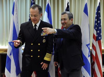 US-Generalstabschef Michael Mullen (l.), hier mit dem israelischen Verteidigungsminister Ehud Barak, warnt vor einer weiteren Eskalation im Atomkonflikt mit Iran. Mullen und Barak