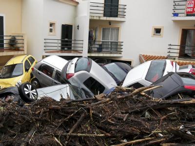 Folgen der Unwetter auf der Atlantik-Insel Madeira. Unwetter auf Madeira