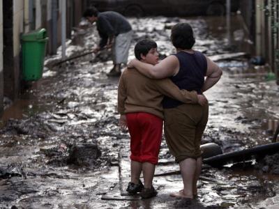 Mit sofortiger Wirkung wurde auf der Insel Madeira die Staatstrauer ausgerufen. Nach einem Unwetter mit mindestens 42 Toten werden noch immer mehrere Personen vermisst. Staatstrauer auf Madeira