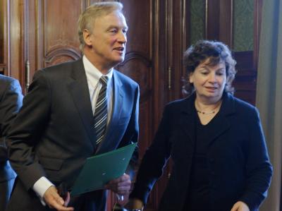 Harmonische Polit-Partnerschaft: Hamburgs Erster Bürgermeister Ole von Beust (CDU) und seine Stellvertreterin und Bildungssenatorin Christa Goetsch (GAL). Schwarz-Grün in Hamburg