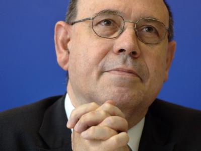 Der Präses der Evangelischen Kirche im Rheinland, Nikolaus Schneider: Nach dem Rücktritt von Margot Käßmann als EKD-Ratsvorsitzende rückt ihr Stellvertreter in den Blick. Nikolaus Schneider