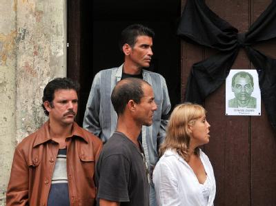 Kubanische Oppositionelle betrauern in Havanna den Tod von Orlando Zapata Tamayo. Dissident nach Hungerstreik gestorben