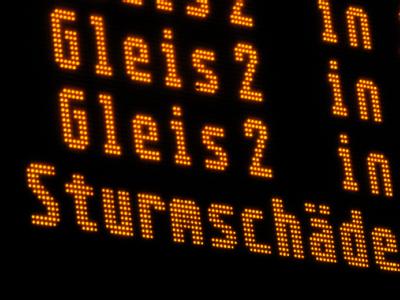 Wegen des Orkantiefs «Xynthia» fielen in mehreren Bundesländern Zugverbindungen aus. Zugverkehr eingestellt