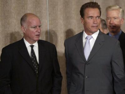 Jerry Brown (l.) will Arnold Schwarzenegger als kalifornischer Gouverneur beerben. Brown und Schwarzenegger