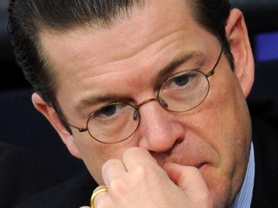 Bundesverteidigungsminister Karl-Theodor zu Guttenberg (CSU) ist wegen der Kundus-Affäre unter Druck geraten. Karl-Theodor zu Guttenberg