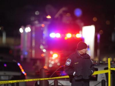 Ein Polizist sichert den Tatort am US-Verteidigungsministerium. Schießerei am Pentagon