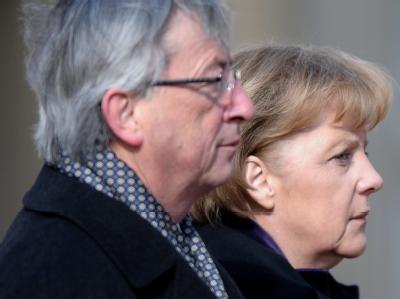 Bundeskanzlerin Angela Merkel (CDU) trifft bei ihrem ersten offiziellen Besuch in Luxemburg Jean-Claude Juncker. Merkel und Juncker