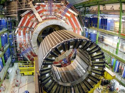 Teilchenbeschleuniger LHC in Genf: Die Teilchenkollisionen markieren den Beginn der wissenschaftlichen Experimente an der sogenannten Weltmaschine. Teilchenbeschleuniger LHC