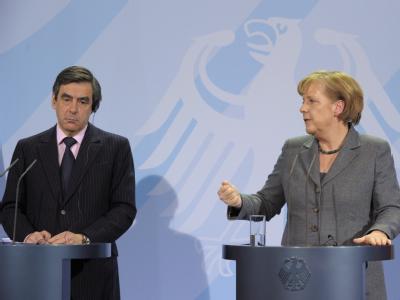 Bundeskanzlerin Angela Merkel und der französische Premierminister Francois Fillon während einer Pressekonferenz im Kanzleramt. Merkel trifft französischen Premier Fillon