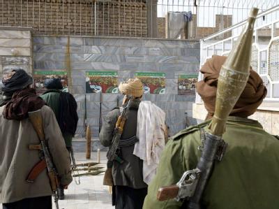 Afghanische Taliban in Herat legen ihre Waffen nieder. Taliban in Herat