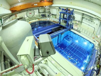 Brennelemente-Lagerbecken und Flutraum des Kernkraftwerks Krümmel: Nach Willen von SPD und Grünen sollen Volksentscheide auch beim Thema Atom zum Einsatz kommen. Atomkraftwerk Krümmel