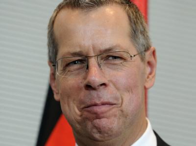 Der Wehrbeauftragte des Bundestags: Reinhold Robbe (SPD) Jahresbericht des Wehrbeauftragten