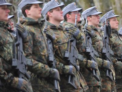 In dem Jahresbericht fasst der Wehrbeauftragte Beschwerden von Soldaten sowie selbstgewonnene Erkenntnisse zum Zustand der Bundeswehr zusammen. Jahresbericht des Wehrbeauftragten