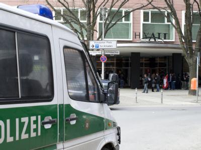 Die Polizei hat alle vier Täter des Raubüberfalls auf ein Poker-Turnier im Hotel Hyatt festgenommen. Poker