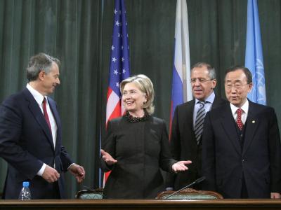 Der Nahostbeauftragte Blair (l), US-Außenministerin Clinton, der russische Außenminister Lawrow und UN-Generalsekretär Ban in Moskau. Treffen des Nahost-Quartetts